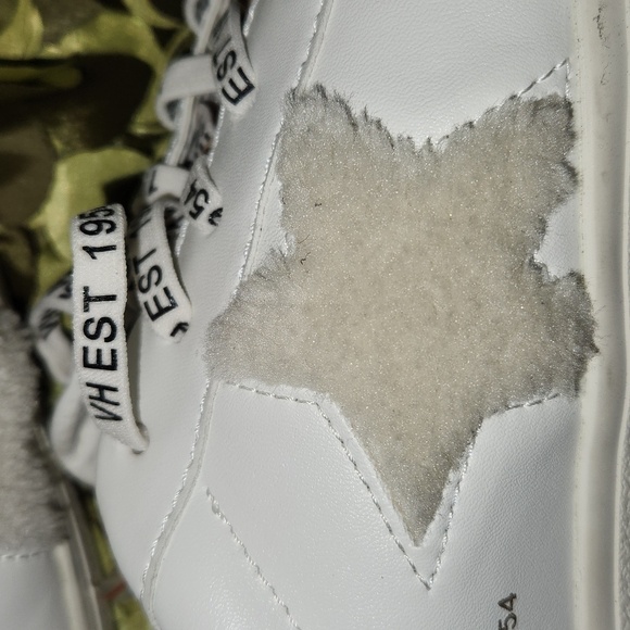 NWOB Vintage White Leather w/Tan Suede Toe and Cream Furry Star-Size 8.5 - Picture 7 of 7